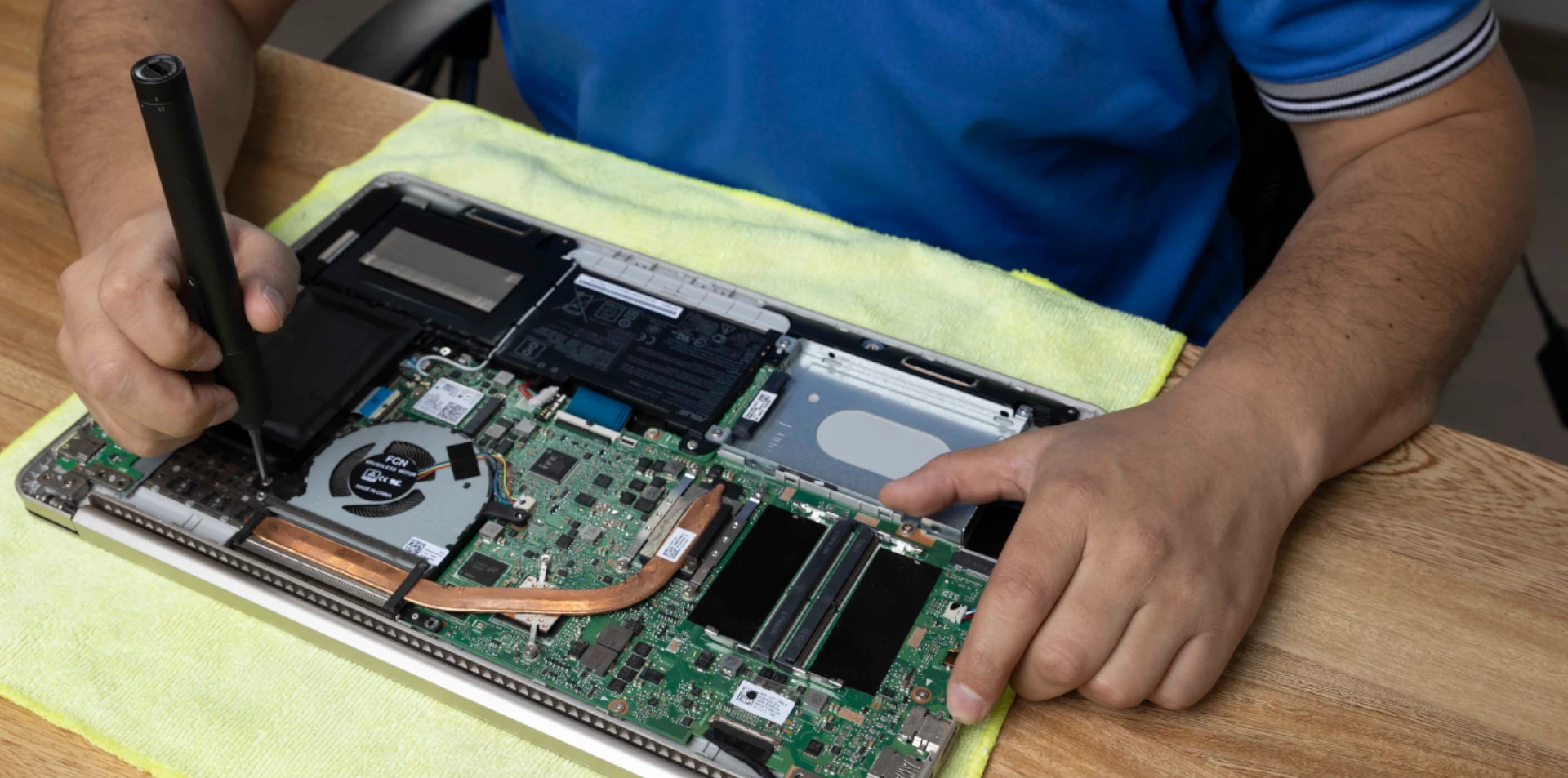 ServicioTi Técnico Sistemas Trabajando